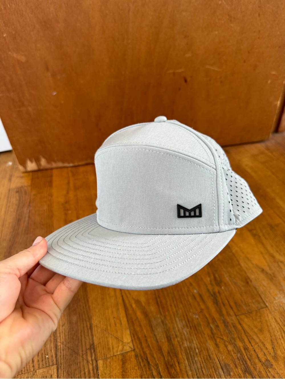 Melin Trenches 60 cm Light Gray Men's Performance Snapback Hat